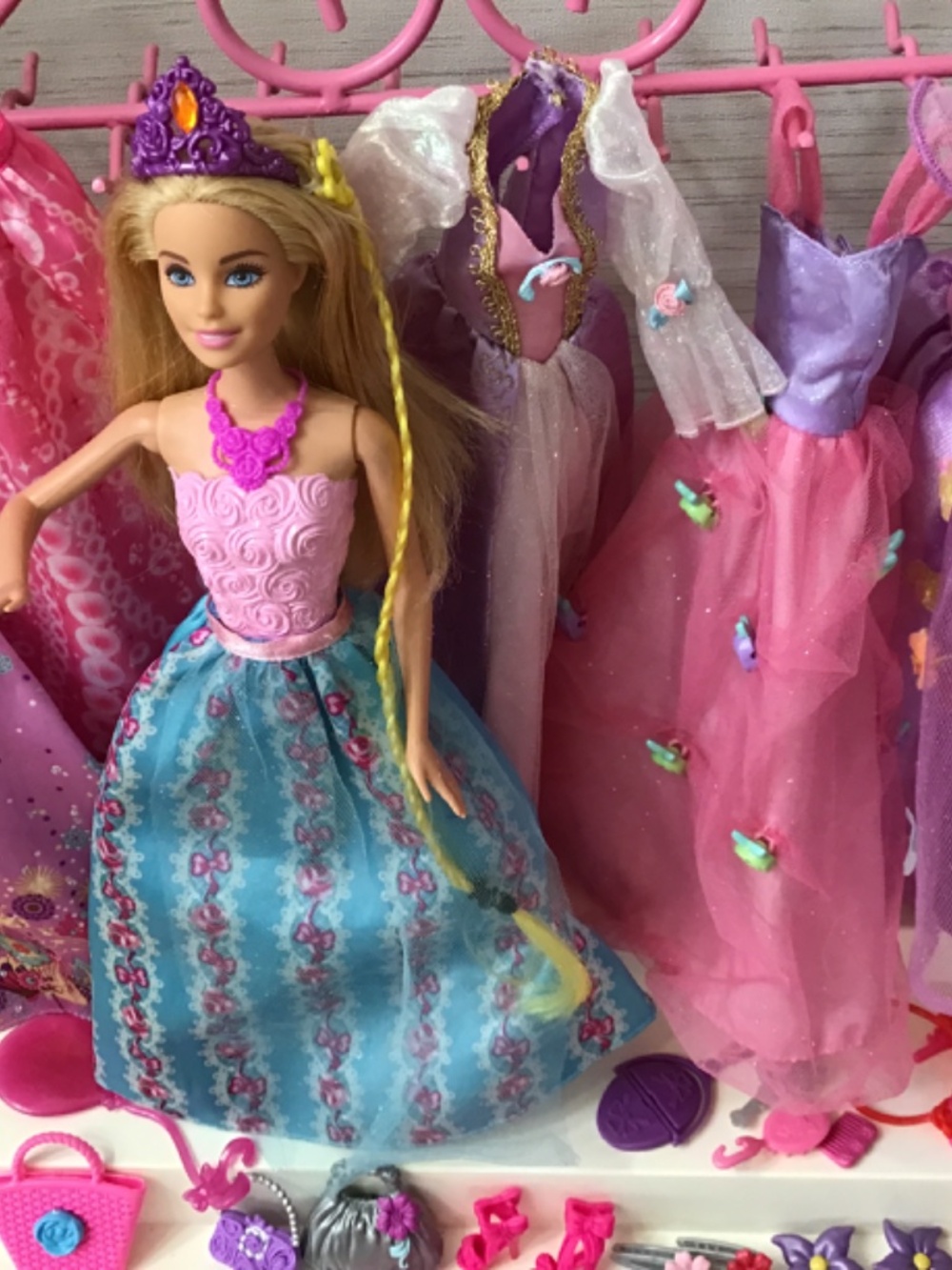 Barbie Doll and Flower Clothes - Picture 6 of 11